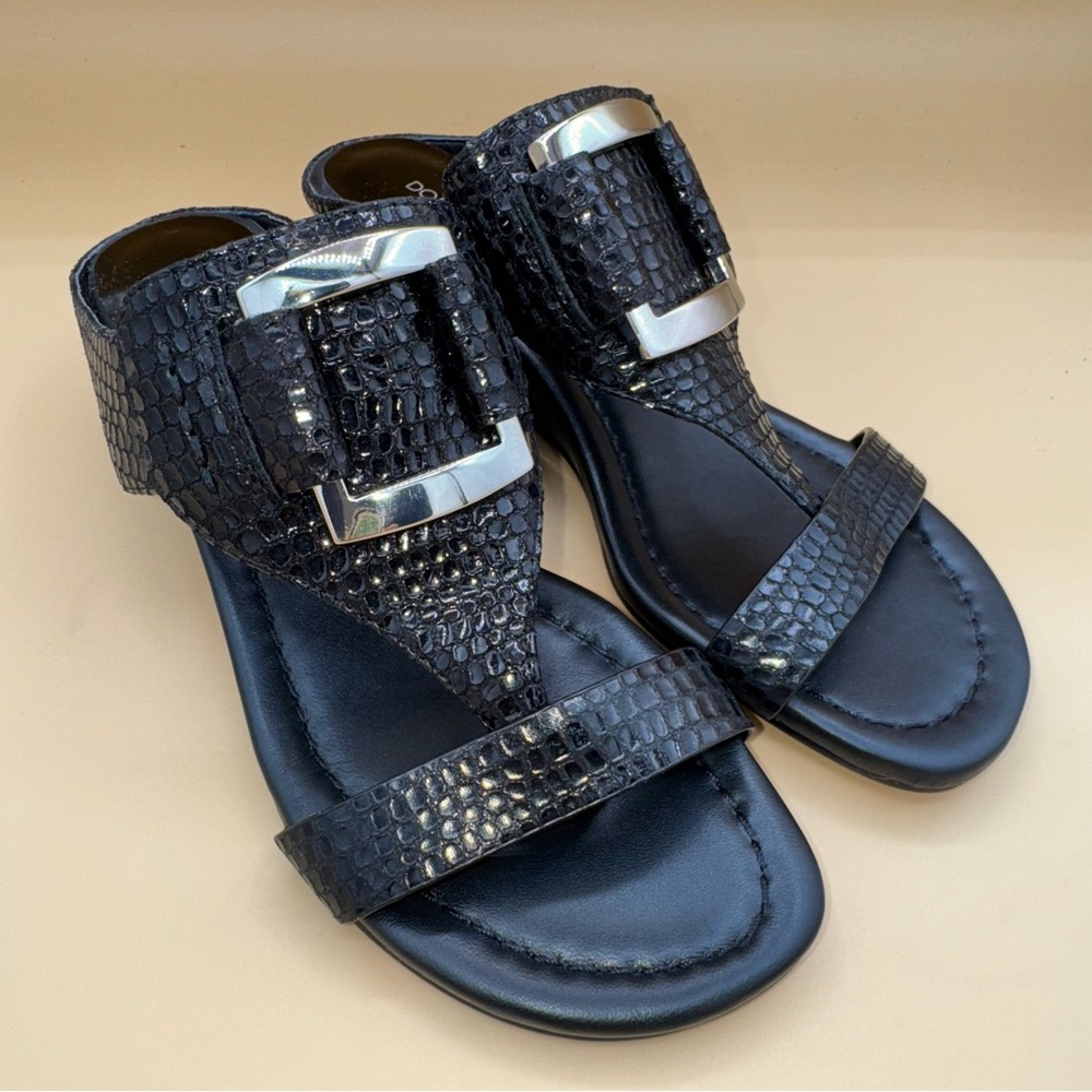 Donald Pliner Daun Wedge Sandal Black with Silvertone buckle, Women’s 6.5, EUC
